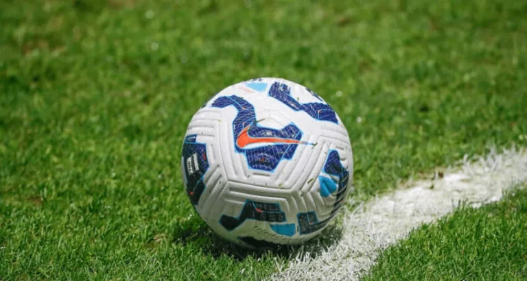 Âge vétéran foot : comprendre les catégories et la réglementation autour du football amateur