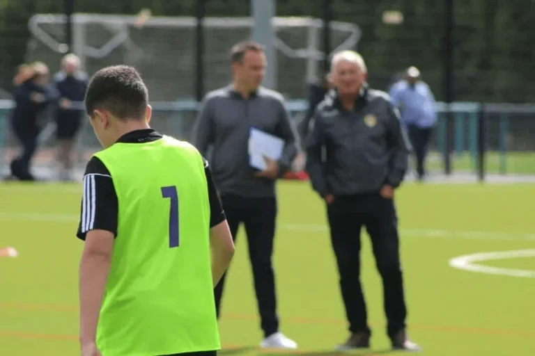 Comment se faire repérer au foot : conseils pour attirer l’attention des recruteurs