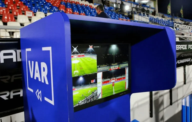 Quand intervient la VAR : comprendre l’assistance vidéo à l’arbitrage au football